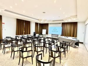 Hotel Diamante tesisinde bir iş alanı ve/veya konferans odası