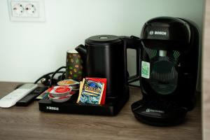 a counter with a coffee maker and a coffee maker at Wezen in Vama Veche
