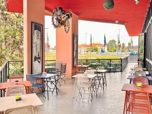 Hotel Diamante tesisinde bir restoran veya yemek mekanı