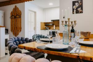 a dining room with a table with chairs and wine glasses at Ferienwohnungen Proschahaus in Eisenberg an der Pinka