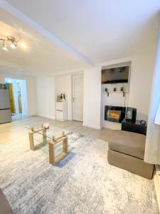 a living room with a couch and a fireplace at Charming 1-Bed on High St in Longwell Green