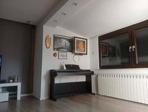 a living room with a laptop on a table at Apartman DALIAROSE Sarajevo in Sarajevo