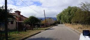 an empty road in a village with a house and trees at Un rincón en el centro in Merlo +2 photos