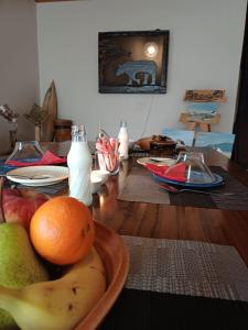 a wooden table with a bowl of fruit on it at Kliplelie Selfsorg in Tulbagh