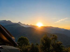 a view of the sun setting over the mountains at Sherjang Events in Munsyari