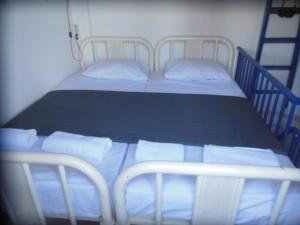 two twin beds in a room with a ladder at Nagos Home in Nagós