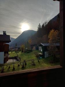 a view of a yard with the sun setting on a mountain at Rauchenberg Apartments in Lofer