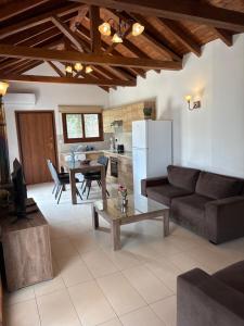 a living room with a couch and a table at Love Holiday Suite 2 in Tris Elies