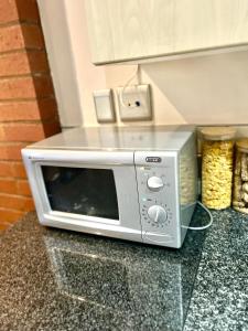 a microwave sitting on top of a counter at Warm & Cozy Diamonds Hotel in Johannesburg