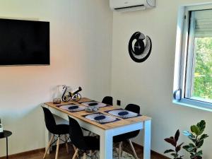 a table in a room with chairs around it at Apartman Vesna in Leskovac