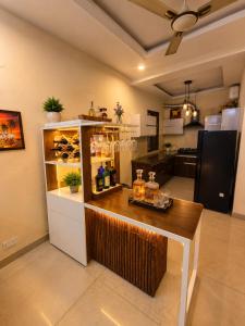 a bar in the middle of a kitchen at Amantra in Sohāna
