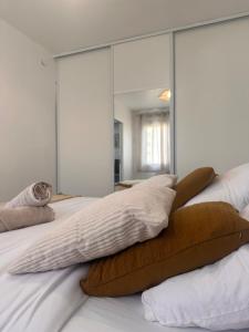 a bedroom with two beds with a large mirror at La Pinéa 40 m2 T2 climatisation, tram E et parking in Saint-Égrève