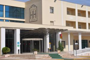 The facade or entrance of Hotel Heredero