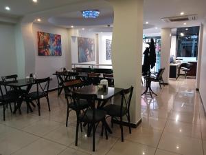 a restaurant with tables and chairs in a room at Çelik Crown Hotel in Trabzon