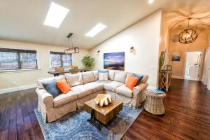 A seating area at The Newport Lofts - 359 Thames Street