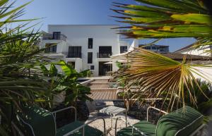 a view of a building from a garden with plants at L'ODE A PIERRE - Chambres d'hôtes in Dax