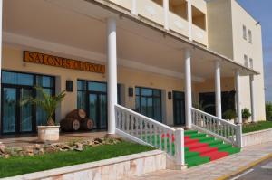 The facade or entrance of Hotel Heredero