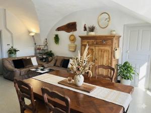 a living room with a table and a couch at Le Rocher des Ducs, Chambres d'hôtes, parking privé, abris motos in Le Glaizil