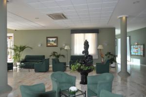 A seating area at Hotel Heredero