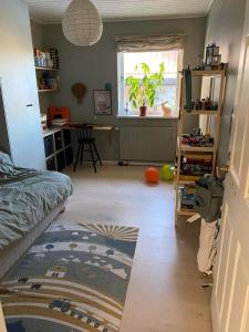 a room with a bed and a desk with a window at Enplansvilla med pool in Tyresö +10 photos