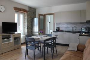 a kitchen and dining room with a table and chairs at CASA K2 - Lago Maggiore in Castelveccana