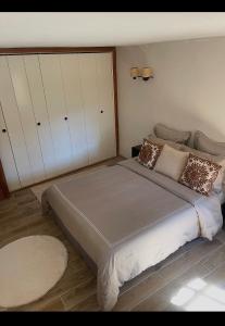 a bedroom with a large bed with white cabinets at Di colombie in Figari