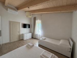 a living room with two beds and a couch at Casa vacanze indipendente in Follonica