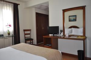 A bed or beds in a room at Hotel Heredero