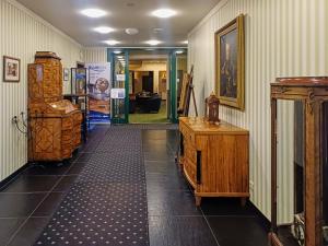 a hallway with a room with furniture and a hallway with a roomthritisthritisthritis at Wellness Golf Hotel Morris in Mariánské Lázně