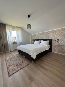 a bedroom with a large bed and a window at Karolinger Stay in Emmerich