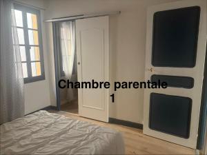 a bedroom with a bed and a window and a door at Maison confort ombragé 2 chambres in Amélie-les-Bains-Palalda +4 photos