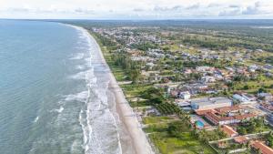 an aerial view of a beach with houses at Pousada Taquarí Guaibim in Valença
