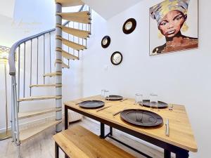 a dining room with a table and a staircase at L'R du Temps 2 - Clim, Centre-ville, 6 personnes, 4 lits in Istres