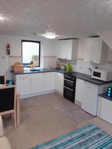 Køkken eller tekøkken på Sandy Toes Cottage