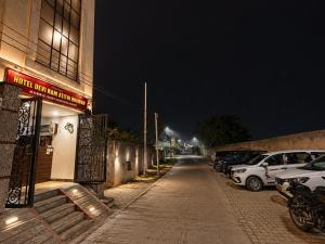 a street at night with cars parked in a parking lot at Hotel Devi Ram Atithi Bhawan Near Banke Bihari Mandir in Vrindāvan