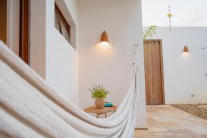 a hammock in the hallway of a house at Casa Aia - Hospedagem de Charme na Atalaia in Aracaju