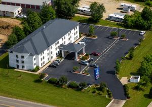an aerial view of a building with a parking lot at Hotel Blu in Columbia