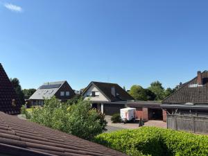 a group of houses in a residential neighborhood at Ferienwohnung in Burhave in Burhave