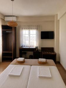 a room with a large table with two baskets on it at Este Luxury Apartments in Kriopigi