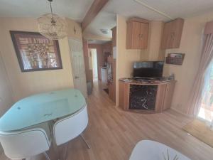 a living room with a table and a kitchen at Casa à leccia in Rapale
