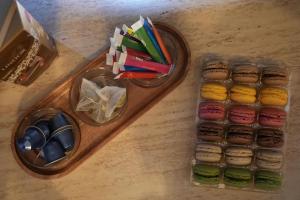 a table with a tray of donuts and two bowls of books at Dahlia suite & spa in Nîmes