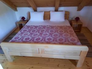 a bedroom with a large bed in a attic at Soba Gallo in Latin
