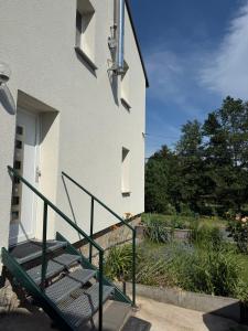 a staircase leading up to a white building at Ferienwohnung am Gothewanderweg in Schwarza