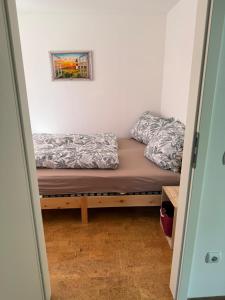 a small bed in a room with a bed frame at Ferienwohnung am Gothewanderweg in Schwarza