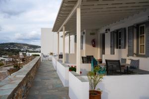 a house with white walls and a balcony with chairs at Margarita Karidi in Apollonia