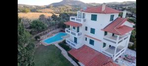 an aerial view of a house with a swimming pool at Villa Evmaria in Áyios Konstandínos
