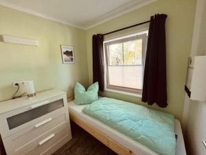 a small bedroom with a bed and a window at Joachims Ruhe in Joachimsthal