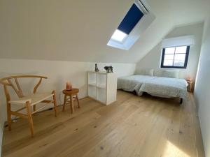 a bedroom with a bed and a desk and a chair at Villa Cdv in Ellezelles