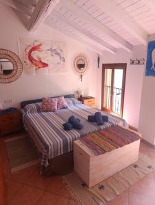 a bedroom with a large bed in a room at The Lake Chime in Colonno