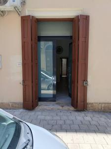 an open door to a building with a car outside at Giordano Bruno 8 in Brindisi